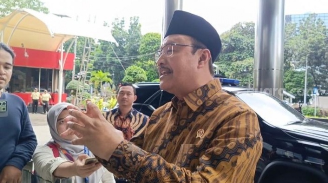  Menteri Sosial (Mensos) Saifullah Yusuf di Gedung KPK. (Sauara.com/Dea)