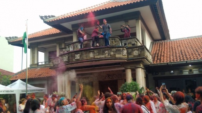 Makna Festival Holi yang Dirayakan Oleh Warga India, Keturunan Dan Bali