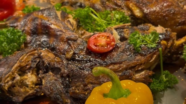 Mencicipi All You Can Eat Kambing Guling Dipanggang 48 Jam di Balai Kartini