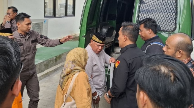 Salah satu warga desa Telemow yang ditahan Kejari PPU atas dugaan penyeroboatan lahan yang bersengketa dengan PT ITCHI-KU. [kaltimtoday.co]