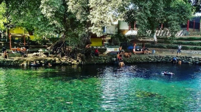 Pemandian Alam Banyu Biru, Spot Terbaik untuk Berenang di Kolam Alami