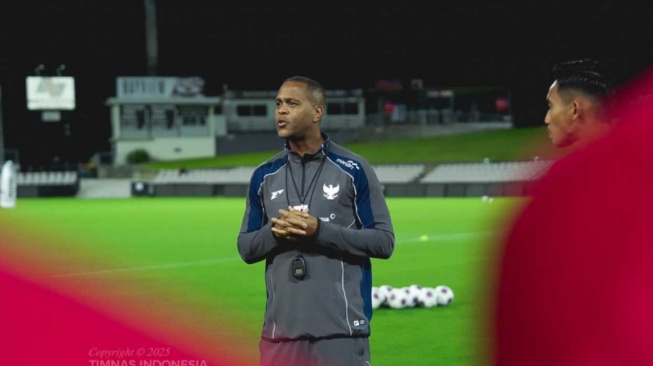 Pelatih Timnas Indonesia, Patrick Kluivert memimpin latihan hari pertama sejak Garuda tiba di Sydney jelang menghadapi Australia dalam lanjutan Grup C putaran ketiga Kualifikasi Piala Dunia 2026 zona Asia [Dok. PSSI]