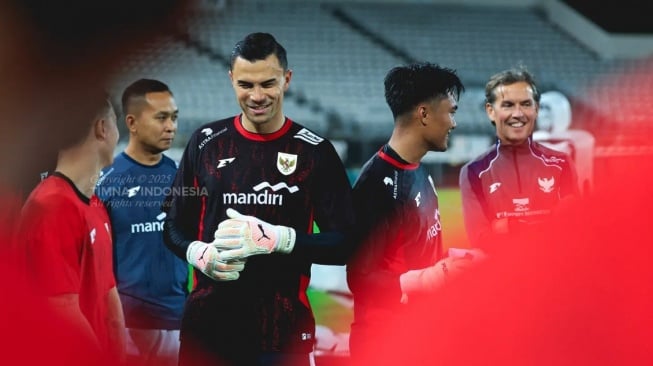 Kiper Timnas Indonesia, Emil Audero saat menjalani latihan perdana di Sydney, Asutralia, Selasa (18/3/2025) malam waktu setempat. [Kitagaruda.id]