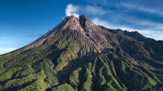 Salah satu tujuan wisatawan di lereng Gunung Merapi, Sleman juga menjadi pilihan masyarakat. Apalagi saat libur lebaran. Tetapi Dinas Pariwisata Sleman sedikit khawatir target wisatawan tak tercapai karena larangan study tour. Padahal momen libur lebaran bisa menampab PAD sleman di sektor wisata. (Twitter)