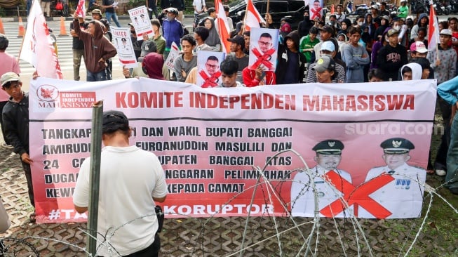 Unjuk Rasa Desak KPK Selesaikan Kasus Korupsi di Banggai