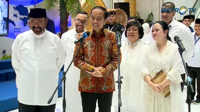 Usai Semeja dengan Puan, Ditanya Kapan Bertemu Megawati, Jokowi: Ya Belum, Tapi akan... Akan Apa Ya?