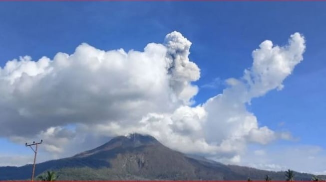 7 Penerbangan di Bandara I Gusti Ngurah Rai Bali Dibatalkan Karena Erupsi Lewotobi