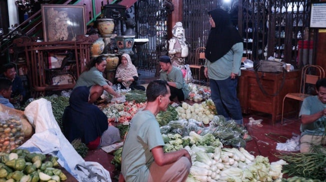 Wortel, Kubis, hingga Terong Belanda: Pasar Triwindu Gelar Pasar Sayur Gratis!