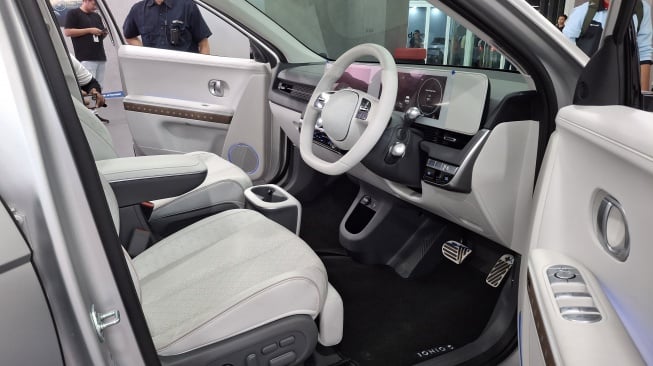 PT Hyundai Motors Indonesia meluncurkan Ioniq 5 Limited Edition yang punya interior bernuansa batik di Jakarta, Kamis (20/3/2025). [Suara.com/Michele Alessandra Amabelle]