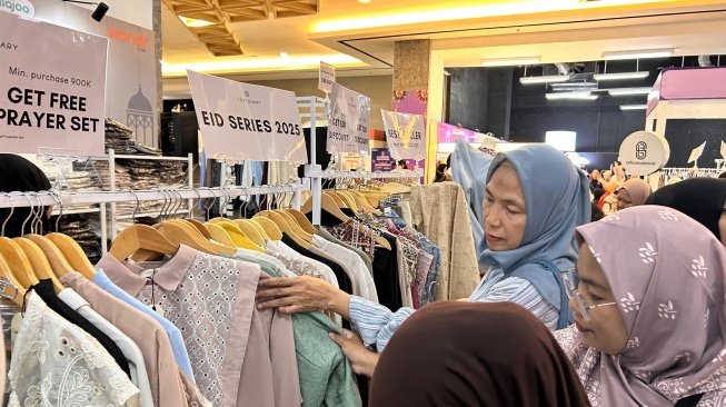 Heboh Ekonomi Lemah, Penjualan Baju Lebaran di Bazar Terdampak? Ini Kata Penjual