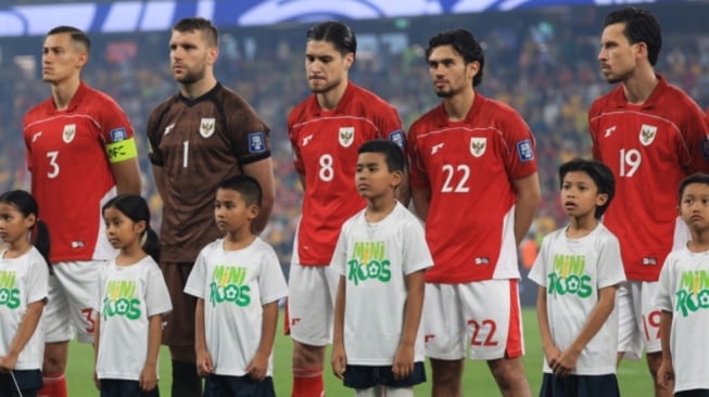 Patrick Kluivert menandai debutnya bersama Timnas Indonesia dengan hasil mengecewakan usai dihajar oleh Australia, Kamis (20/3). [Dok PSSI]