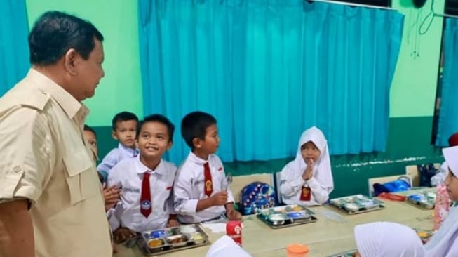 Dari Volkschool ke Sekolah Prabowo: Sejarah Panjang Sekolah Rakyat di Indonesia