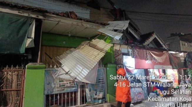 Angin Puting Beliung Hantam Koja Jakut saat Warga Sahur, Puluhan Rumah hingga Mobil Rusak