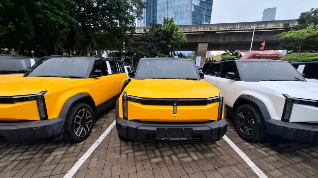 Jajaran mobil listrik Chery J6 yang siap diterima konsumen yang sudah melakukan pemesanan. (Foto: SUARA.COM/Manuel Jeghesta)