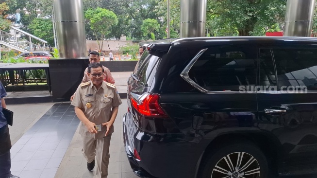 Gubernur DKI Jakarta terpilih, Pramono Agung mendadak menyatroni Gedung Merah Putih KPK, Jakarta. (Suara.com/Dea)