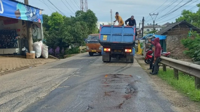 Arus Mudik Lebaran 2025, 20 Titik Ruas Jalan Rusak di Pandeglang Diperbaiki