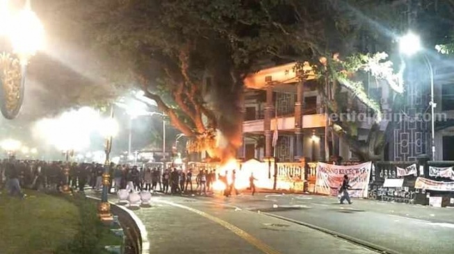 Kronologi Lengkap Detik-Detik 2 Ruangan di Gedung DPRD Kota Malang Terbakar dalam Demo Tolak RUU TNI