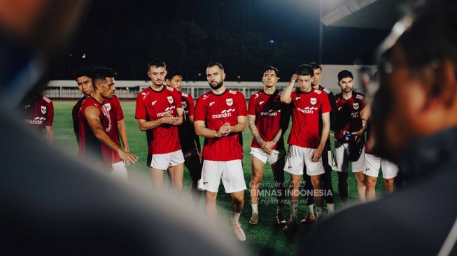 Justin Hubner dan Ivar Jenner Pamer Jersey Persija Jelang Timnas Indonesia vs Bahrain