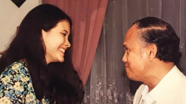 Melanie Subono bagikan foto bersama Habibie (Instagram)