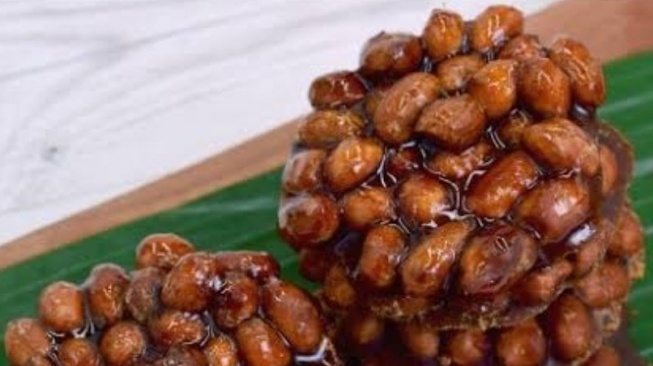 Ampyang juga menjadi makanan yang biasa diteukan di Purwodadi. (Twitter)