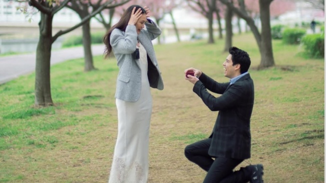 Akhirnya! Luna Maya Dilamar Maxime Bouttier di Tokyo (Instagram)