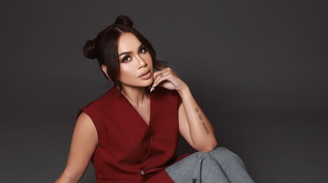 Tompi Bongkar Bagian Wajah Melaney Ricardo yang Bisa Dipermak