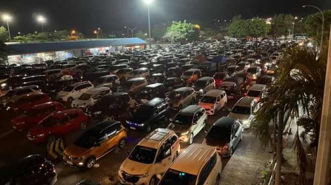 Pelabuhan Bakauheni Mulai 'Diserbu' Pemudik pada H+3 Lebaran 2025