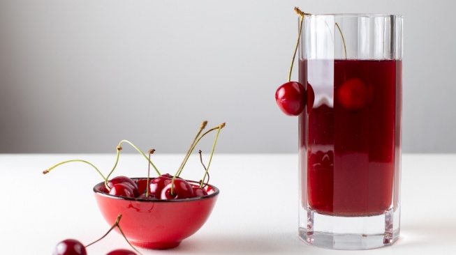 Ilustrasi jus cherry (Freepik)