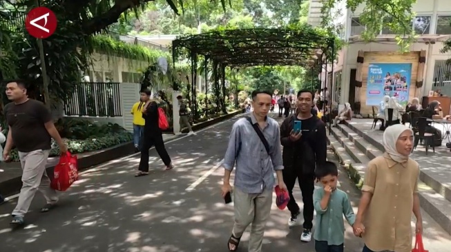 Kebun Raya Bogor Jadi Magnet Libur Lebaran: Pengunjung Membludak, Fasilitas Ditingkatkan!