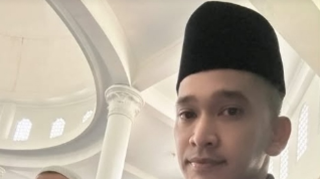 Momen Ruben Onsu salat Jumat. [Instagram/@ruben_onsu]