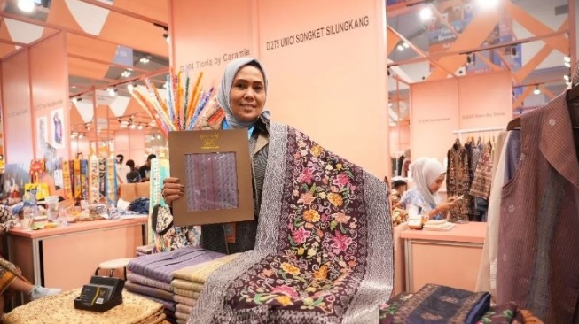 Dari Desa ke Dunia: Kisah Songket Silungkang yang Mendunia dengan Dukungan BRI