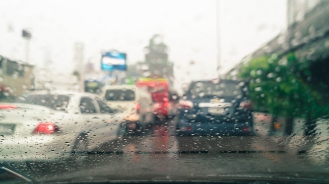 Ilustrasi kaca mobil berembun. [Freepik]