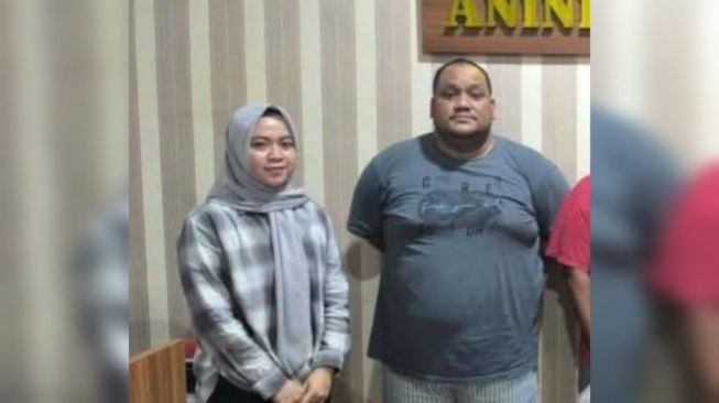 Plt Camat Nibung Hangus, AP saat berada di kantor polisi [Istimewa]