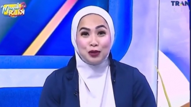 Alis Miring Sebelah saat Bahas Maxime Bouttier, Riasan Feni Rose Jadi Perbincangan
