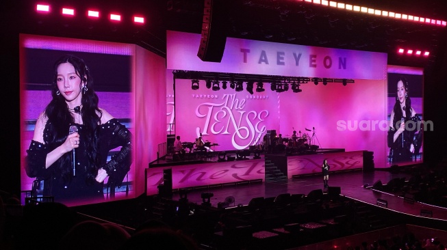 Momen Lucu Taeyeon SNSD Kebingungan Ladeni Fans di Konser Jakarta