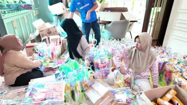 Souvenir ulang tahun Lily. (YouTube/Rans Entertainment)