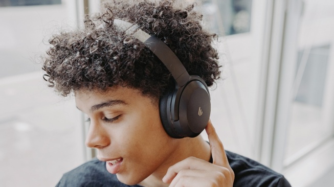 Edifier WH700NB Pro, headphone wireless ANC yang resmi diluncurkan ke Indonesia. [Dok. PT Harman Indonesia]