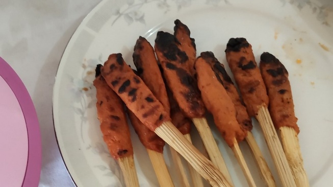 Sate Pusut menjadi sate yang khas di NTB. (Instagram)