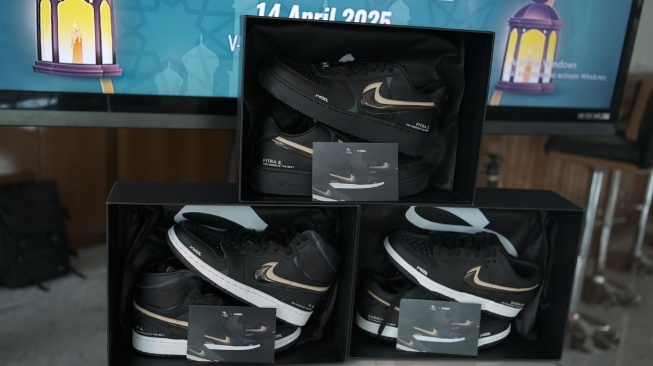 V-KOOL merilis sepatu edisi terbatas hasil kerjasama dengan Mr. Simply sebagai perayaaan tiga dekade. (Foto: SUARA.COM/Manuel Jeghesta)