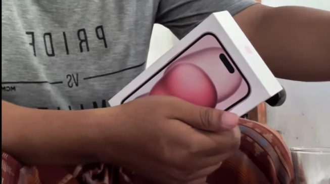 Bocah SMP Mencuri Uang Orangtua Rp20 Juta Buat Beli iPhone Teman, Selasa (15/4/2025). [Instagram/@matcha_iphonestore_]