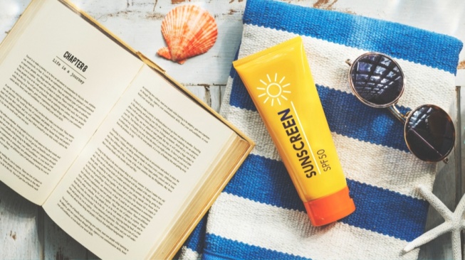 SPF 30 atau 50, Mana Sunscreen yang Lebih Baik Dipakai? Jangan Salah Pilih!
