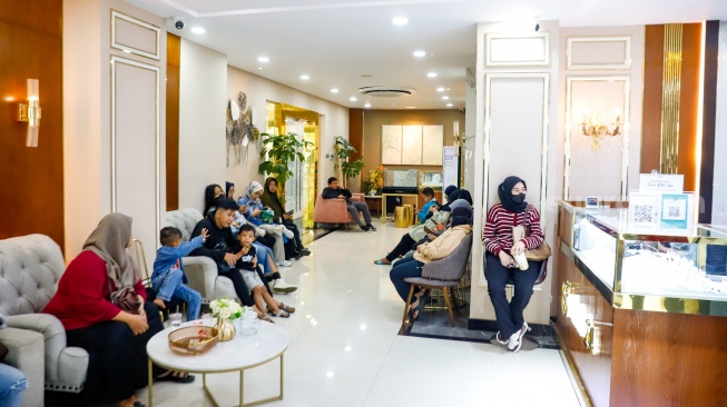 Stok Emas Fisik Pegadaian Menipis, Antrean Cetak Mengular