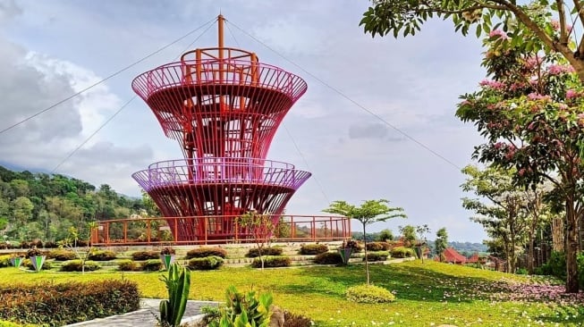Salah satu sudut taman bungan Kebun Refugia di Magetan yang banyak menjadi spot foto untuk pengunjung yang datang. (Instagram)