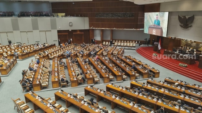 DPR Kembali Buka Masa Sidang Meski Puan Absen, Rapat Paripurna Hanya Dihadiri 292 Anggota