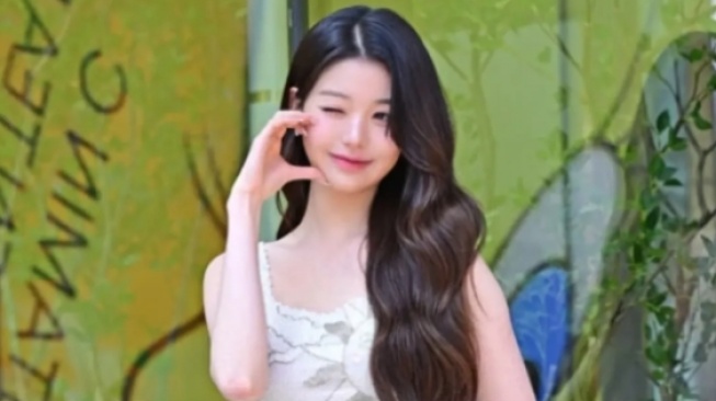 Penampilan Jang Wonyoung di Acara Pop-Up Innisfree Tarik Perhatian Netizen: Seperti Peri!