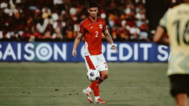 Keputusan pelatih Joseph Oosting bongkar-pasang duet Mees Hilgers di lini belakang FC Twente dikritik oleh kiper mereka sendiri, Lars Unnerstall.[DOk. IG Mees Hilgers]