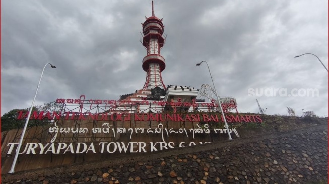 Turyapada Tower di Buleleng, Bali [Suara.com/Putu Yonata Udawananda] 