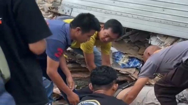 Truk Pengangkut Rongsokan Hantam Pelabuhan Bakauheni: Diduga Rem Blong
