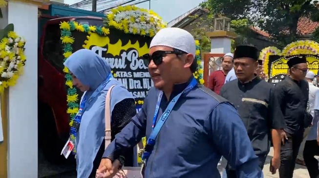 Suasana Haru, Faank Wali Tak Kuasa Menahan Tangis di Rumah Duka Ibu Mertua
