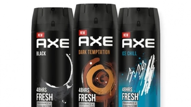 7 Rekomendasi parfum pria yang tahan lama - AXE Body Spray Dark Temptation.